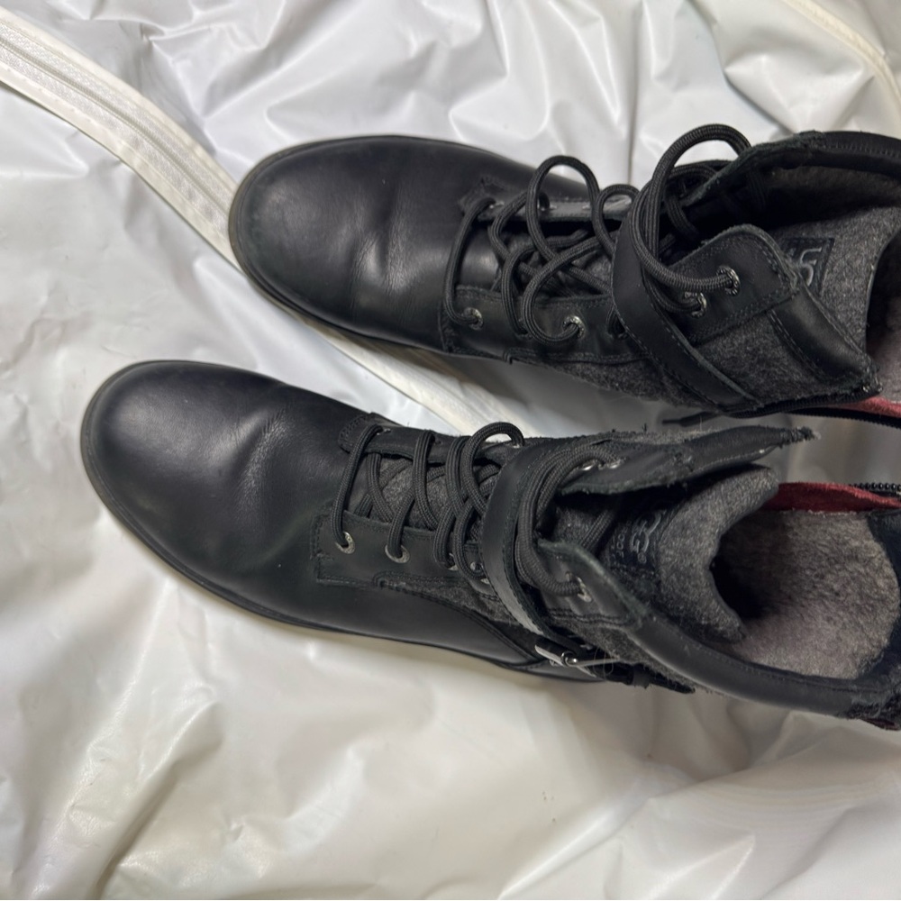 Black, lace-up boot with a vintage look, zip entry, and soft wool lining. Size 8